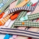 Catenella portaciuccio artigianale fatta a mano, unica e colorata, con forme e colori variabili, ideale per neonati.