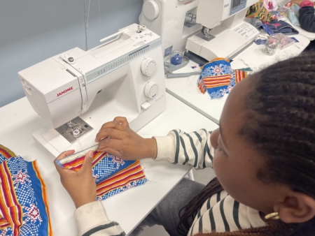 Corso di cucito per bambini e bambine: tecniche base e intermedie, attività creative pratiche.